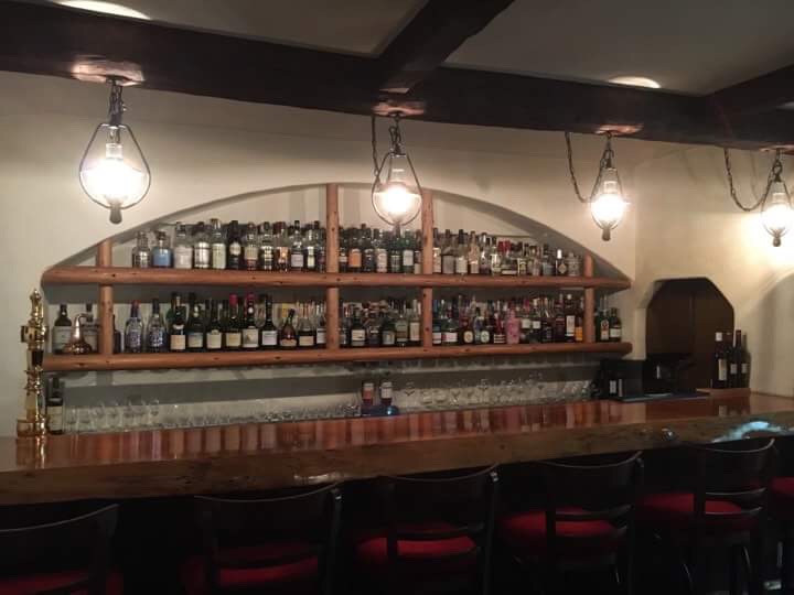 bar